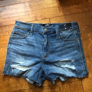 Hollister NWT Distressed High Rise Short 3”